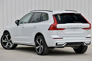 Volvo  UZ MY23 Ultimate B6 AWD Dark